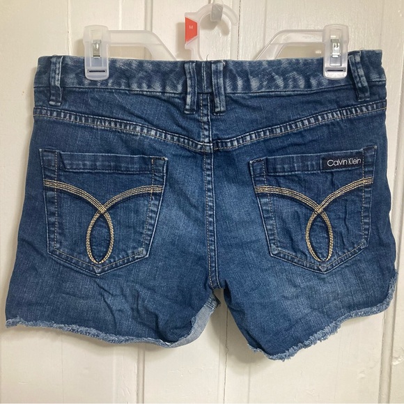 Women’s Calvin Klein denim shorts 28/6 - Picture 2 of 4